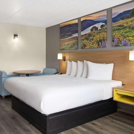 Days Inn By Wyndham Columbus Worthington ภายนอก รูปภาพ