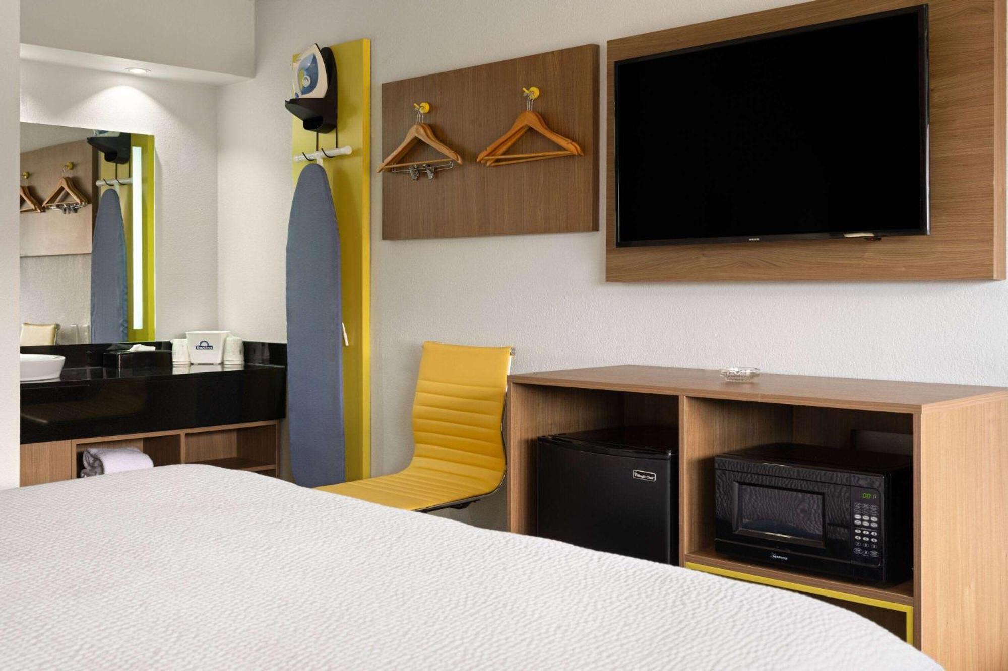 Days Inn By Wyndham Columbus Worthington ภายนอก รูปภาพ