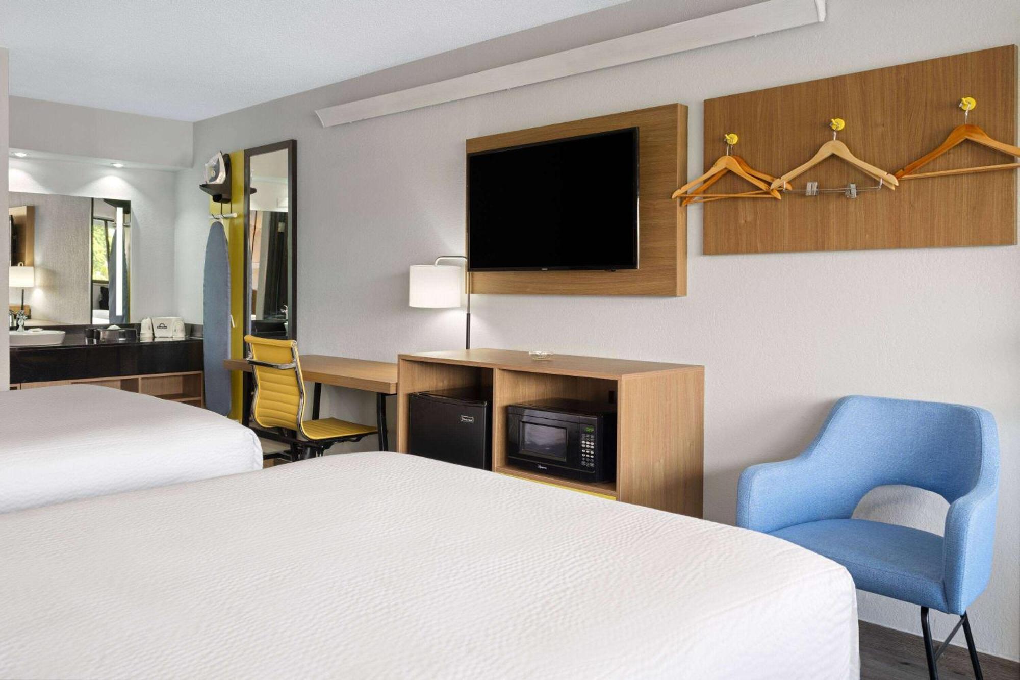 Days Inn By Wyndham Columbus Worthington ภายนอก รูปภาพ