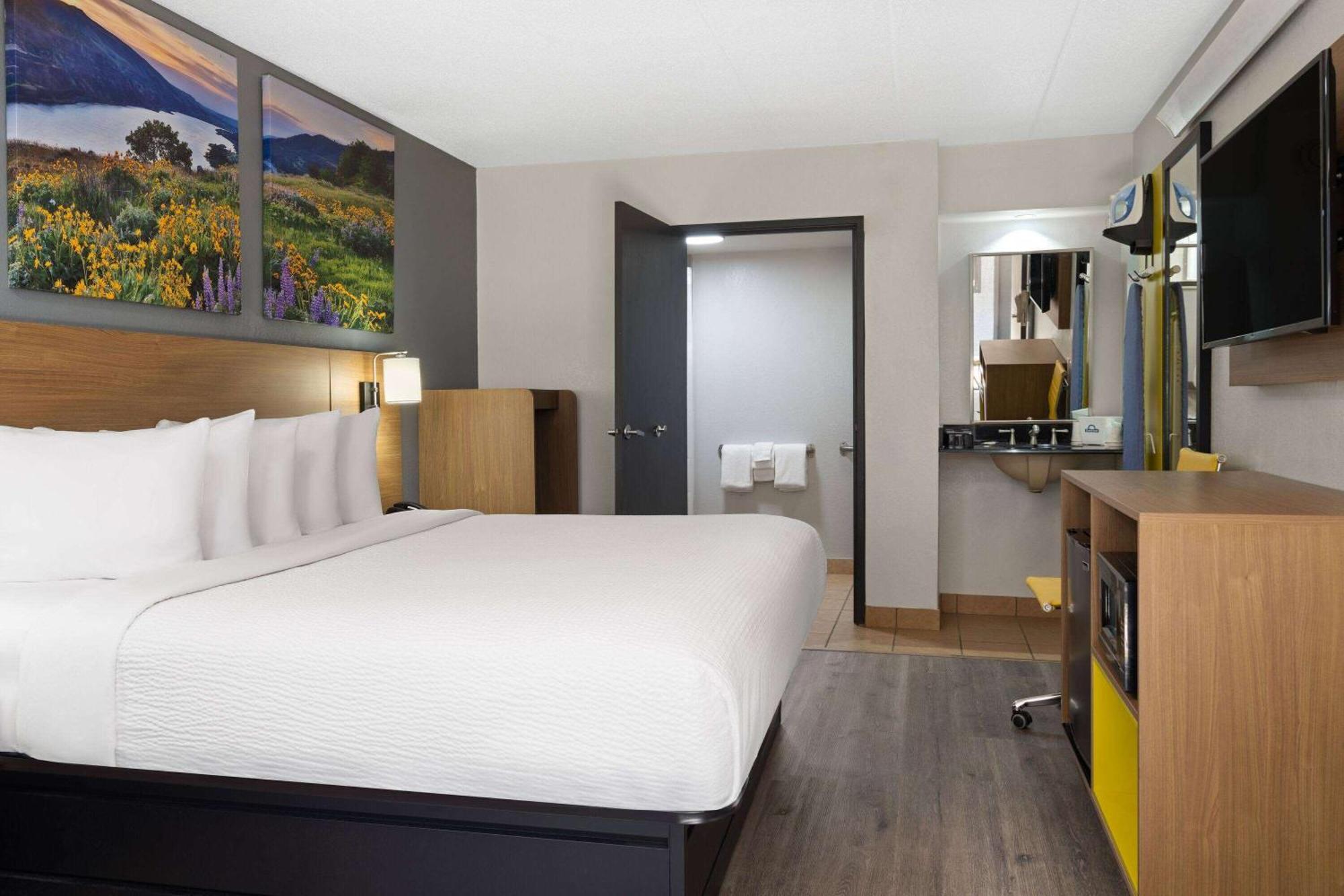 Days Inn By Wyndham Columbus Worthington ภายนอก รูปภาพ