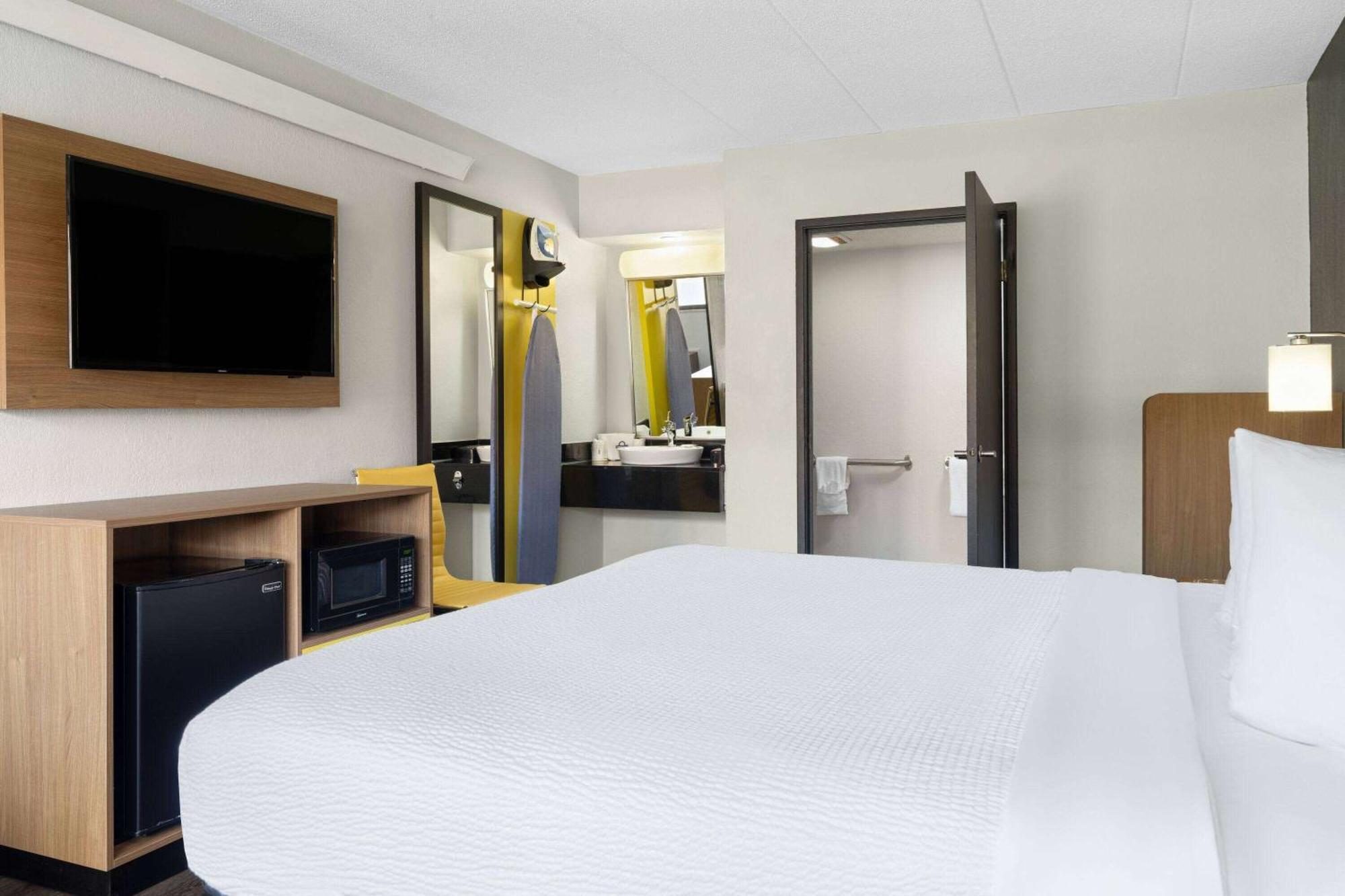 Days Inn By Wyndham Columbus Worthington ภายนอก รูปภาพ