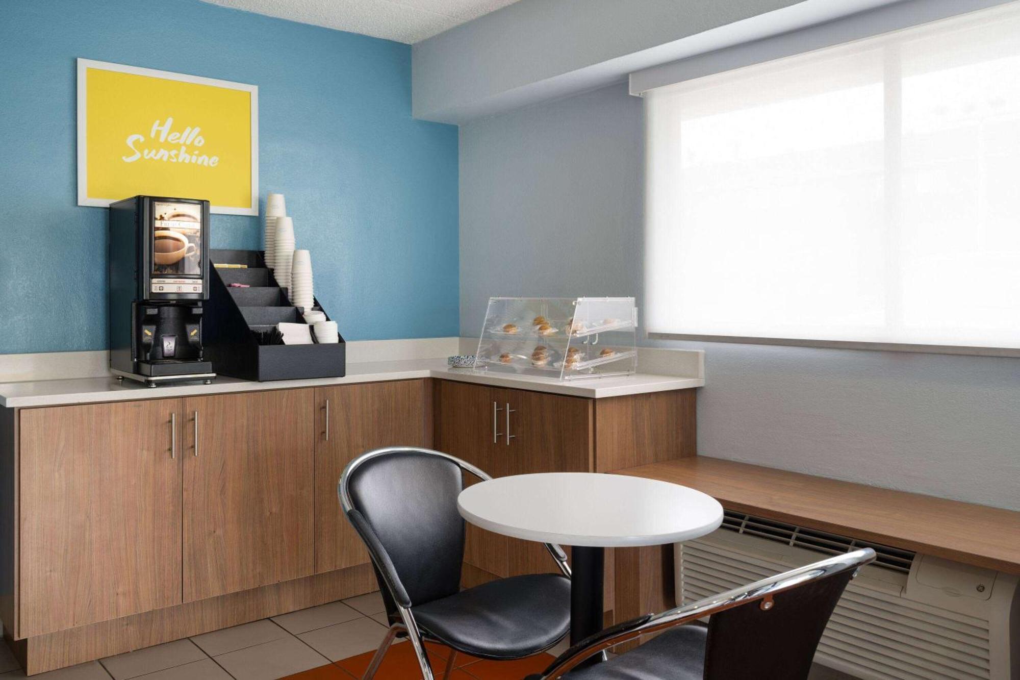 Days Inn By Wyndham Columbus Worthington ภายนอก รูปภาพ
