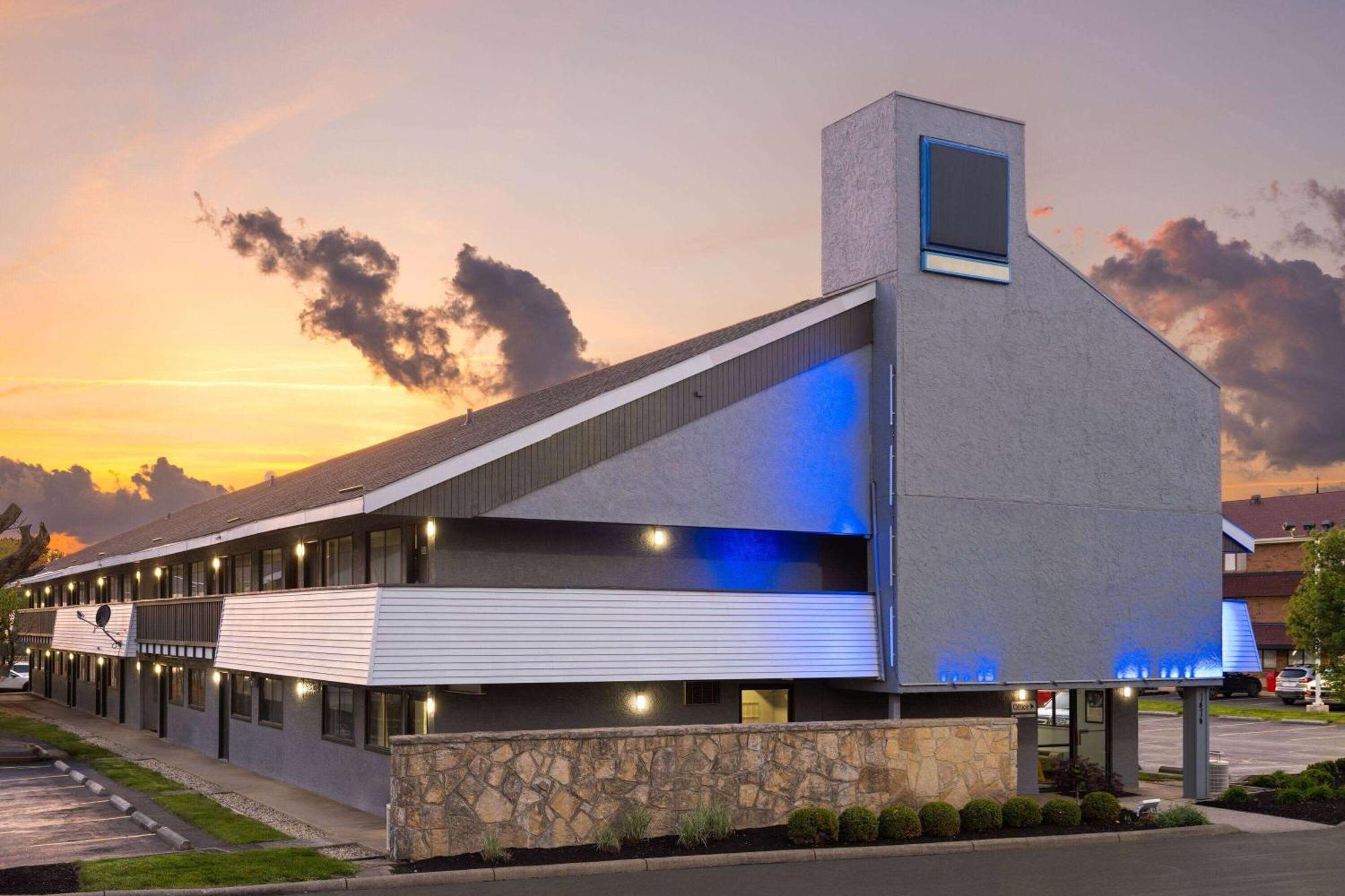 Days Inn By Wyndham Columbus Worthington ภายนอก รูปภาพ